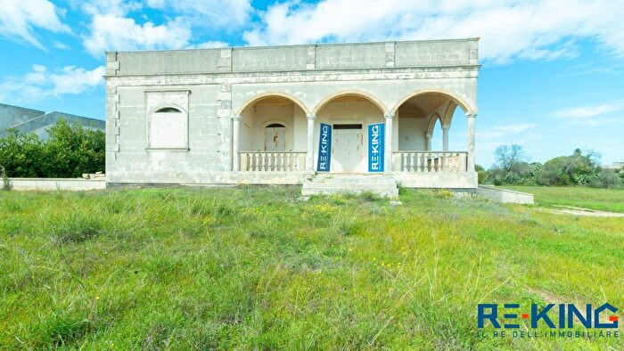 Casa con 7 locali in vendita in Via San Pasquale Snc, Carpignano Salentino