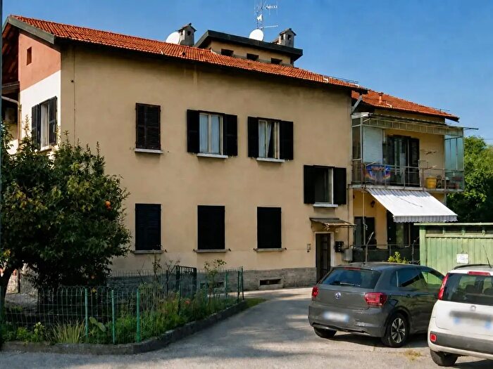 Appartamento trilocale in vendita in Luino