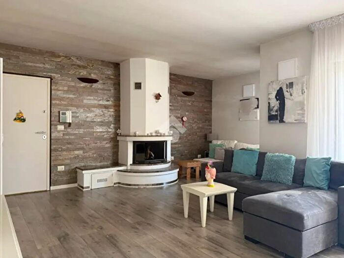 Appartamento trilocale in vendita in Via Sardegna, Carovigno