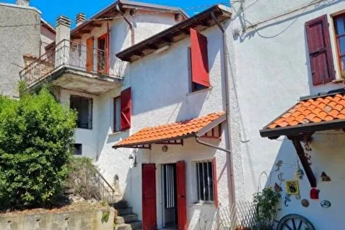 Casa bilocale in vendita in Frazione Marchisola Montecalvo Versiggia, Montecalvo Versiggia
