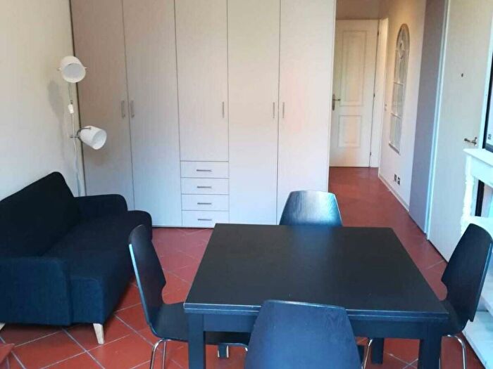 Appartamento trilocale in affitto in Viale Antonio Allegri, Centro Storico, Reggio Emilia