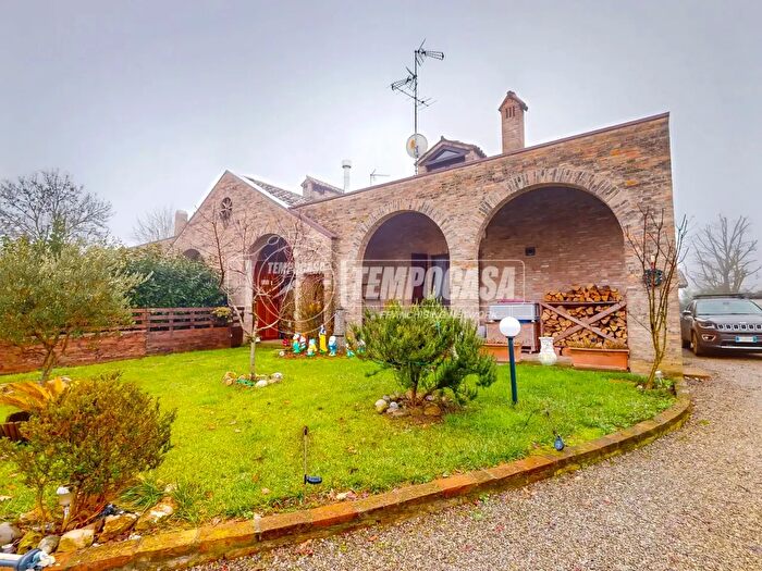 Appartamento quadrilocale in vendita in Via Ciro Menotti, Castelfranco Emilia