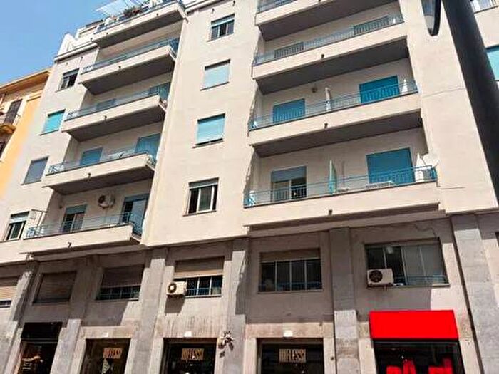 Appartamento con 6 locali in affitto in Via Noto SNC, Politeama Ruggiero Settimo, Palermo