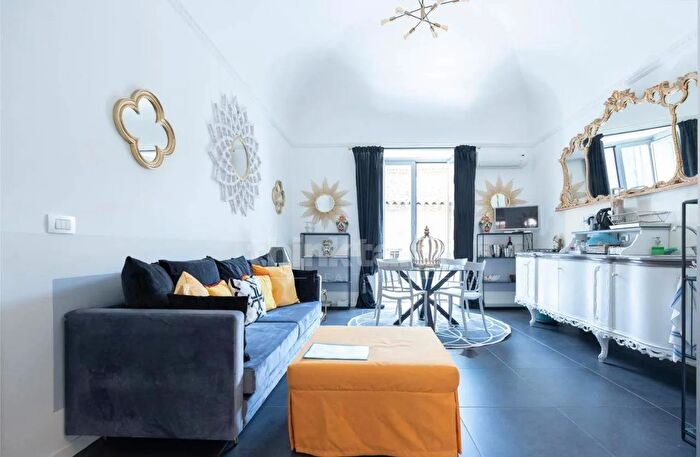 Appartamento con 5 locali in vendita in Via Transito, Catania