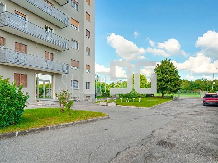 Appartamento trilocale in vendita in Via Toscana, Cesano Maderno