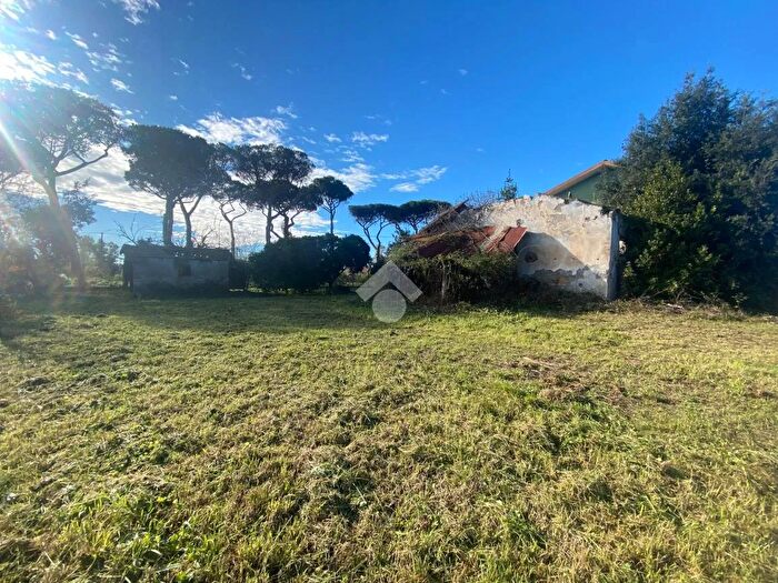 Casa quadrilocale in vendita in Strada Cioccatelli, Latina