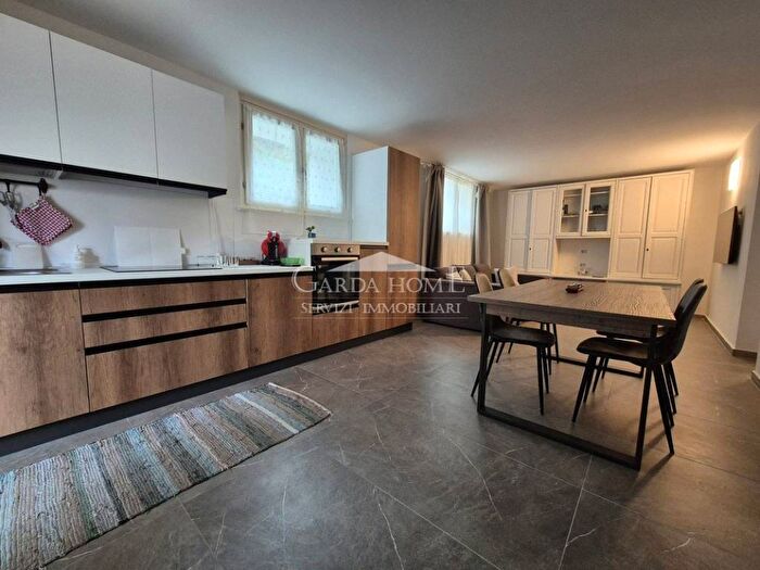 Appartamento trilocale in affitto in Via Giovanni Bonvicino, Desenzano Centro, Desenzano del Garda
