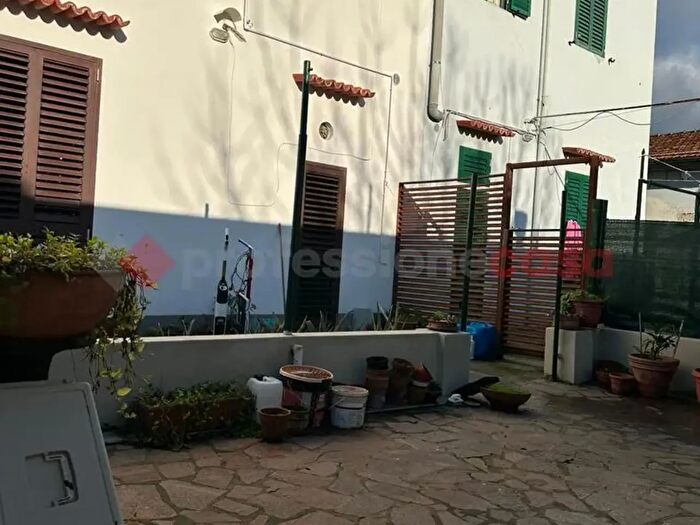 Casa con 5 locali in vendita in Via di Mezzo a Vergaio, Prato