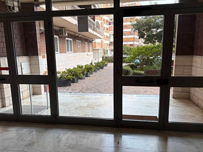 Appartamento trilocale in affitto in Via Beniamino Guidetti, Fuorigrotta, Napoli