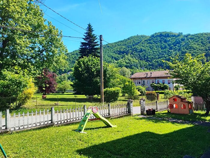 Appartamento con 8 locali in vendita in Località Lugherzano, Bettola