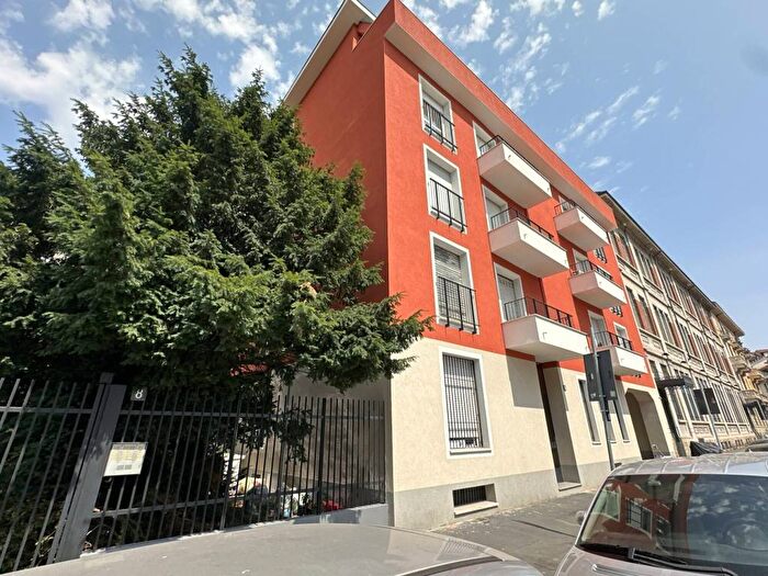 Appartamento quadrilocale in affitto in Via Andrea Maffei, Montenero, Milano