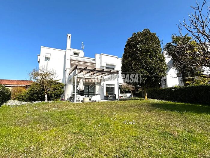 Casa con 8 locali in vendita in Via Martiri dItalia, Caluso