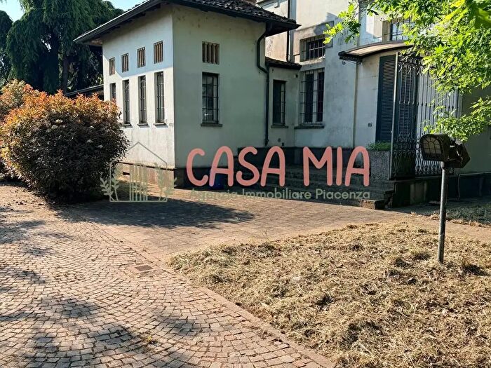 Casa quadrilocale in vendita in Località Incrociata, Calendasco
