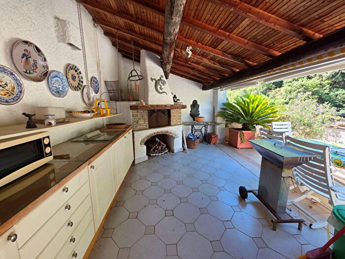 Casa con 10 locali in vendita in Via Tornatore, Zuccarello