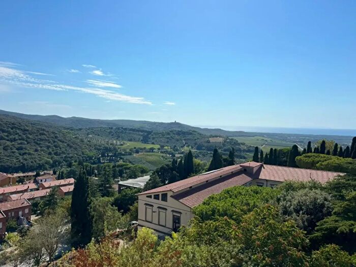 Appartamento trilocale in vendita in Castagneto Carducci