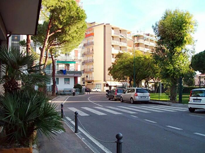 Appartamento con 8 locali in vendita in Camporosso