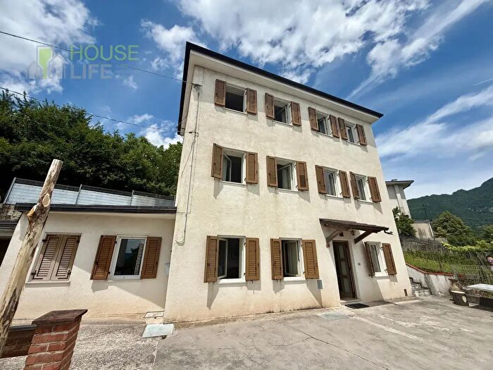 Casa con 5 locali in vendita in Contrada Saccardi, Schio