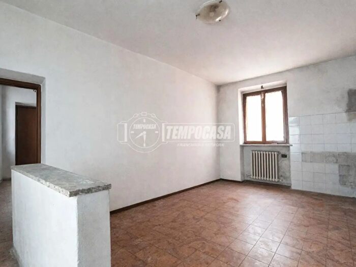 Appartamento trilocale in vendita in Via Giuseppe Mazzini, Molteno