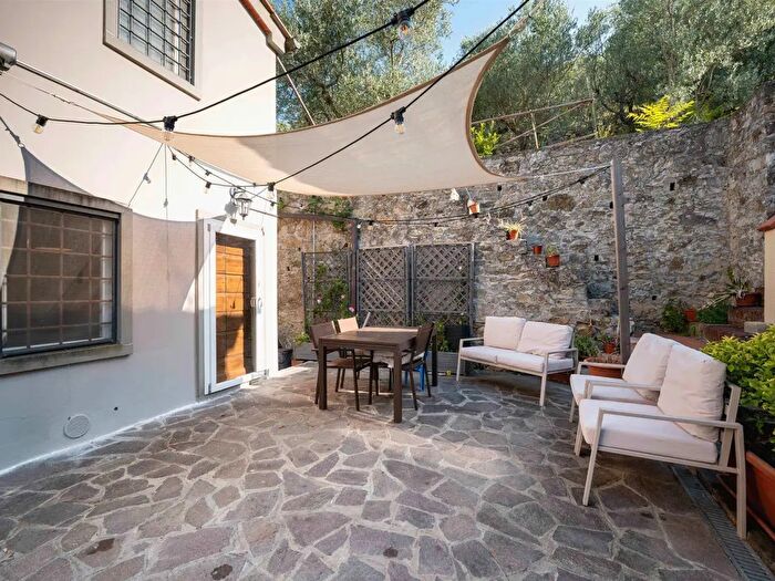 Casa con 6 locali in vendita in Via Sant'Alluccio, Carmignano