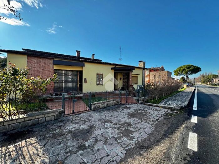 Casa con 10 locali in vendita in Via del Sacro Tugurio, Assisi