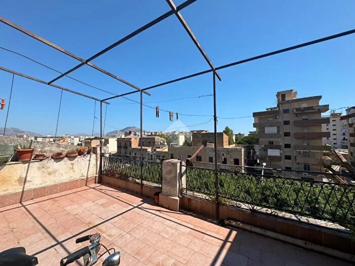 Appartamento trilocale in vendita in Corso dei Mille, Palermo