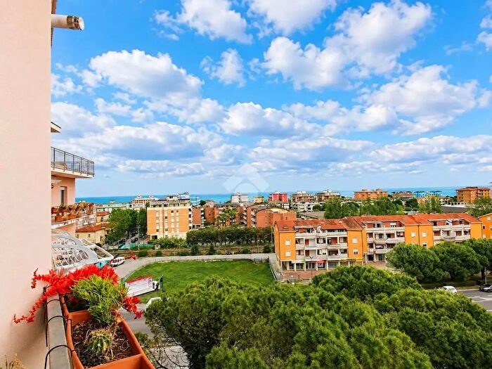 Appartamento trilocale in vendita in Viale dei Pini, Porto Recanati