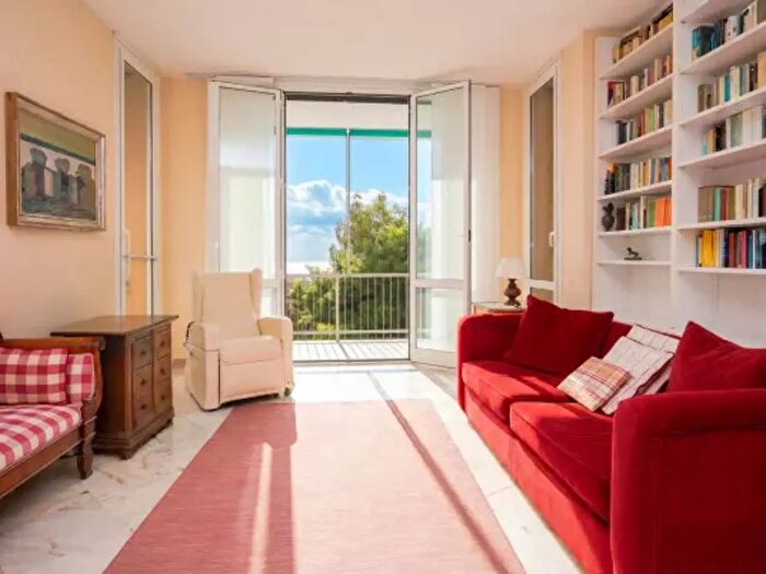 Appartamento con 6 locali in vendita in Via della Pineta, Arenzano