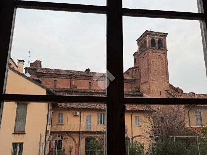 Appartamento trilocale in vendita in Via Porta Pertusi, Pavia