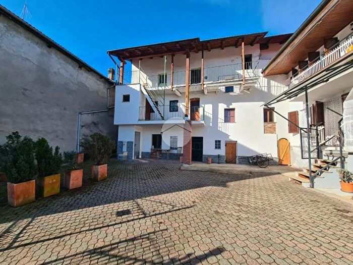 Casa con 6 locali in vendita in Via Villa, San Colombano Belmonte
