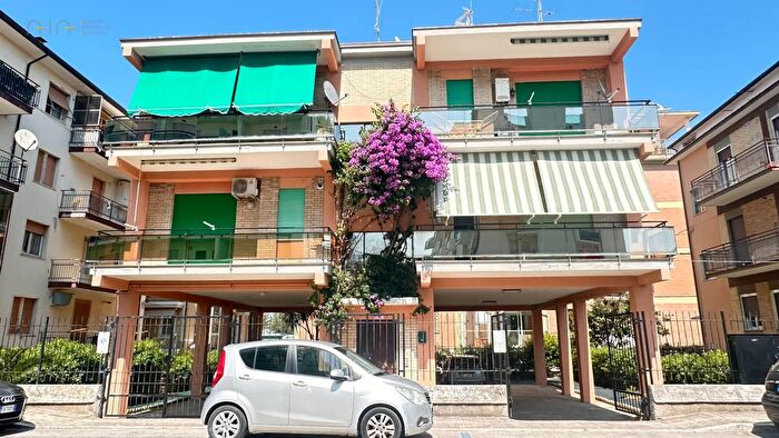 Appartamento con 6 locali in vendita in Via dei Mille, San Benedetto Del Tronto