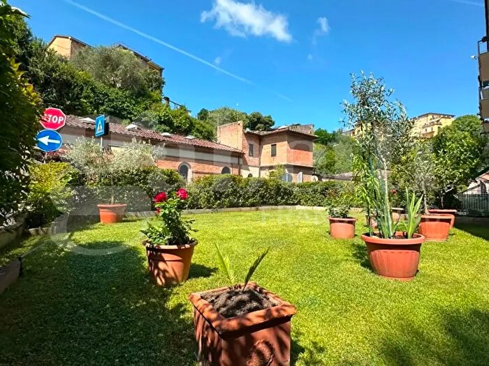Appartamento con 5 locali in vendita in Siena