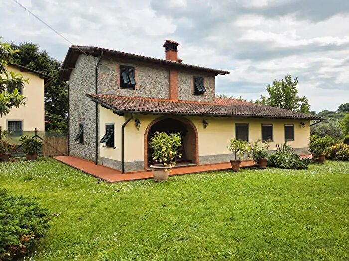 Casa con 5 locali in vendita in Capannori