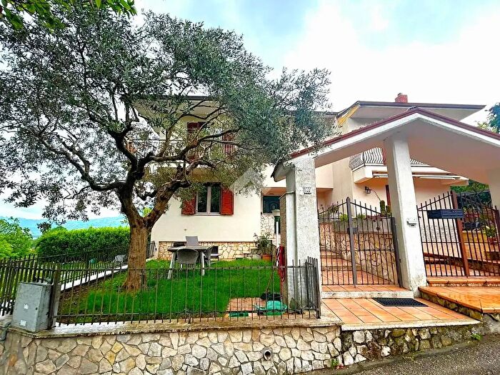 Casa quadrilocale in vendita in Via Santa Candida Ortali, San Michele Di Serino