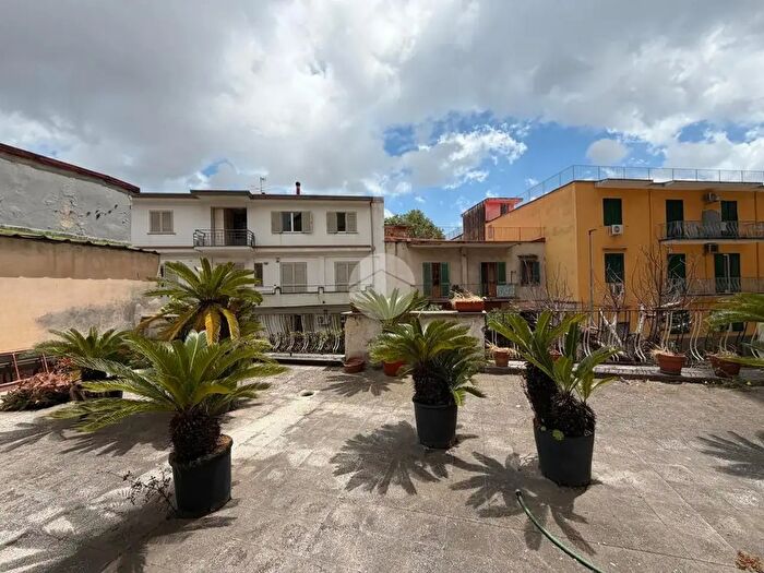 Casa con 6 locali in vendita in Via S Pietro, Casoria