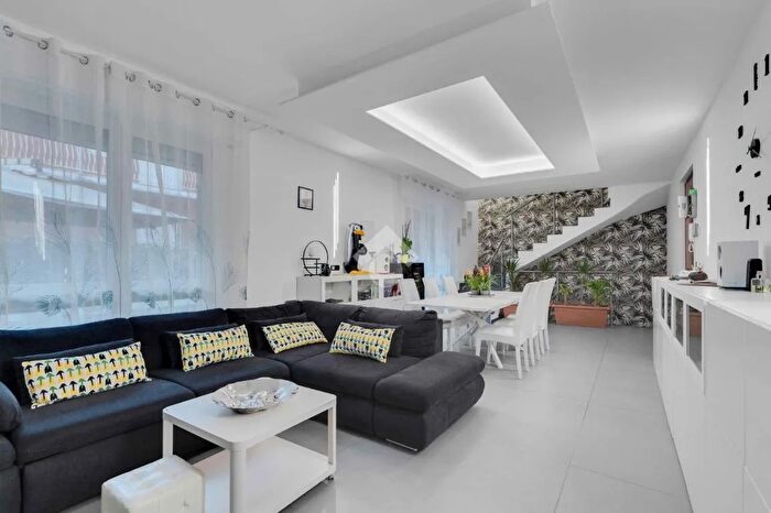 Casa quadrilocale in vendita in Via Massimo dAzeglio, Trezzano Sul Naviglio