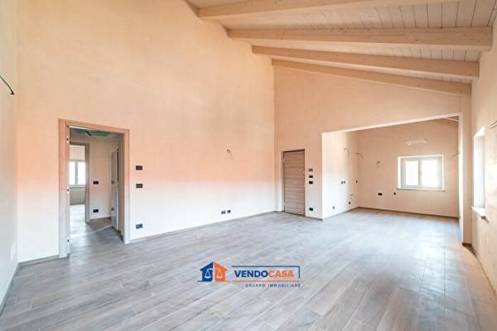 Appartamento trilocale in vendita in Piazza Santa Maria Maddalena, Villafranca Piemonte