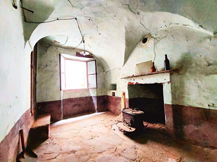 Casa quadrilocale in vendita in Via Pelazza, Ormea