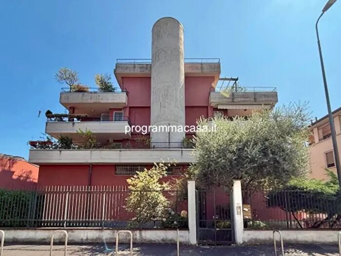 Appartamento trilocale in vendita in Via Platone, Milano