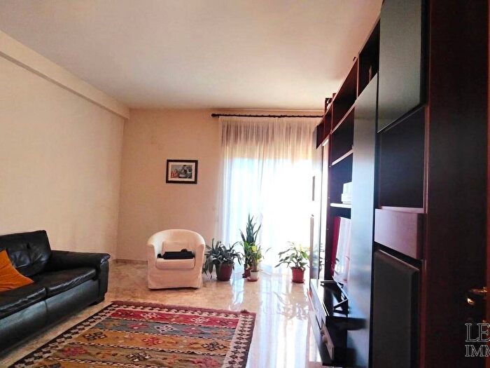 Appartamento con 5 locali in affitto in Via Gabriele Jannelli, Rione Alto, Napoli