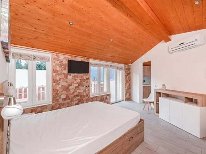 Appartamento bilocale in vendita in Via Fratelli Bronzetti, Como