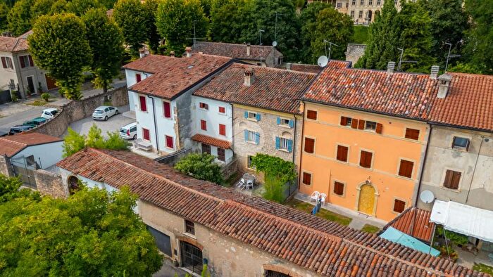 Casa con 5 locali in vendita in Via Ghetto, Illasi