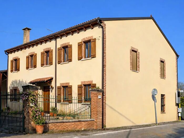 Casa con 10 locali in vendita in Strada SantAntonino, Vicenza