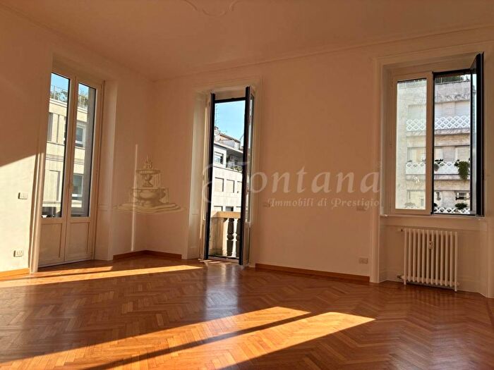 Appartamento con 6 locali in affitto in Piazza Santa Maria Beltrade, Duomo, Milano