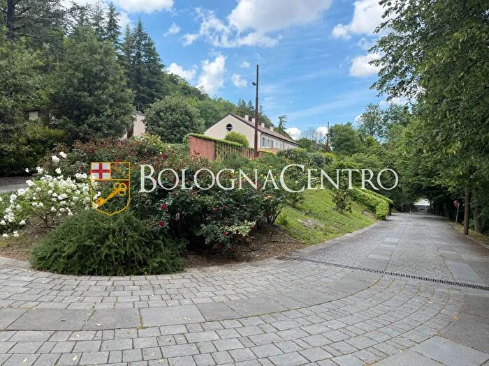 Casa con 10 locali in vendita in Via di Roncrio, Bologna