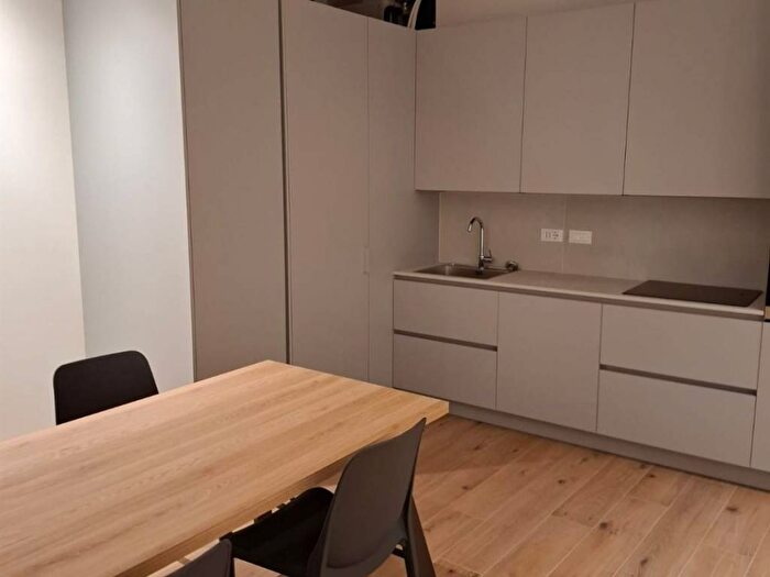 Appartamento con 5 locali in affitto in Via Santi Martiri, Città Vecchia, Trieste