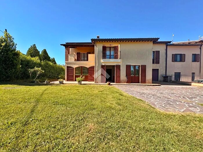 Casa con 18 locali in vendita in Località Molina, Nocera Umbra
