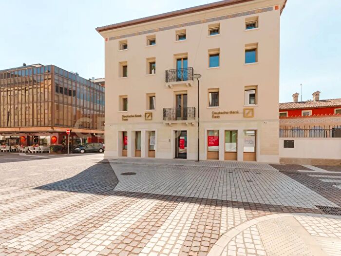 Appartamento con 5 locali in vendita in Via Giuseppe Mazzini, Pordenone