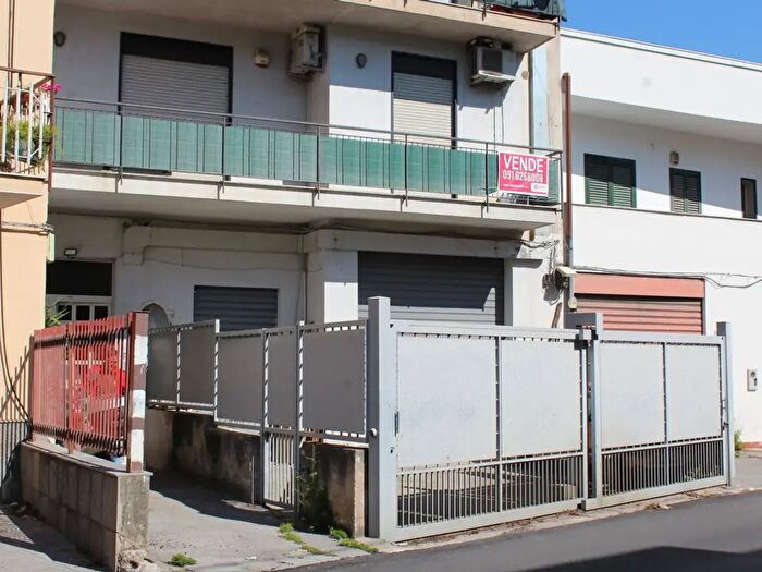 Appartamento quadrilocale in vendita in Via Altofonte d, Palermo