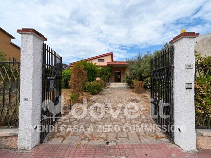 Casa con 6 locali in vendita in Via Alfonso Lamarmora, Centro, Pula
