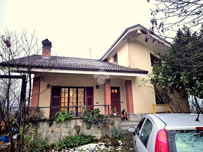 Casa con 7 locali in vendita in Via Priarona, Cremolino